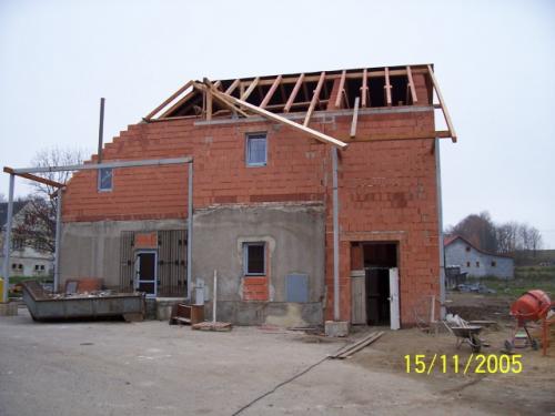 Zastřešení budovy I.-listopad 2005